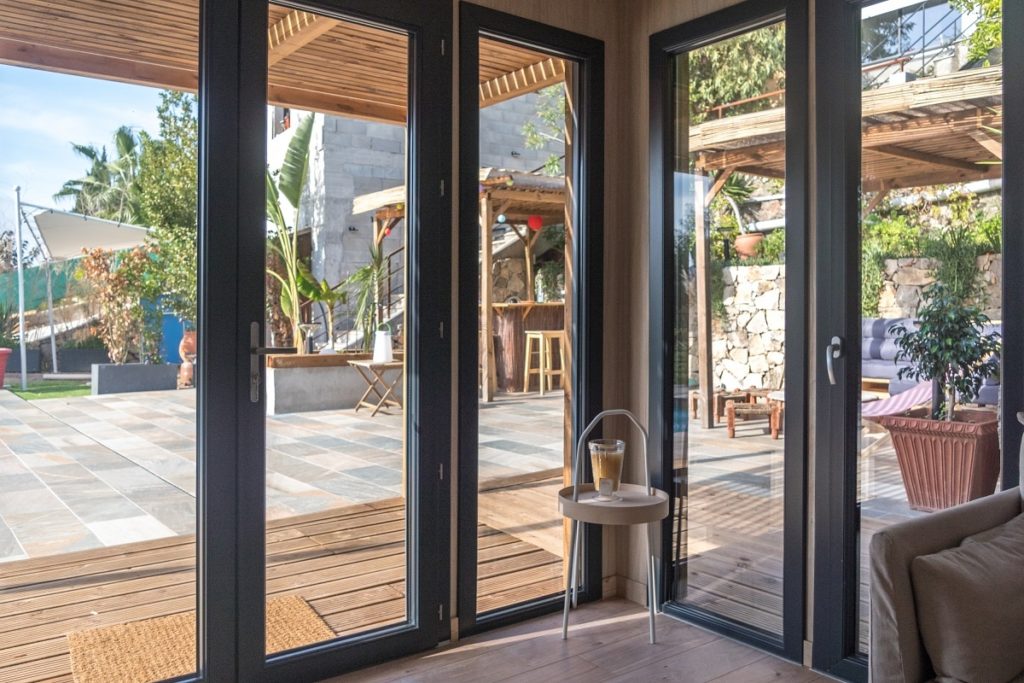 intérieur vue poolhouse piscine