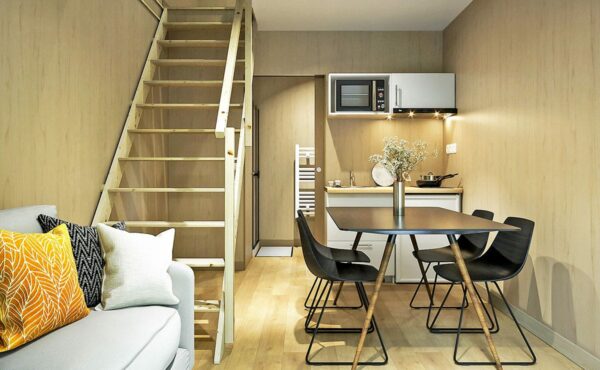Pièce de vie salon d'un studio de 30m2