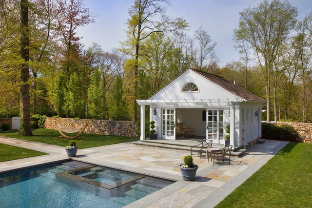 Pool house en structure fermée Pool house construit en structure fermé