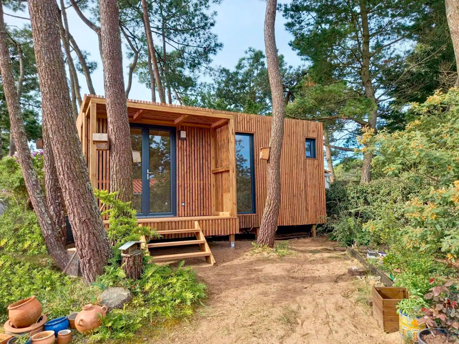 Une tiny House Greenkub dans un pinède