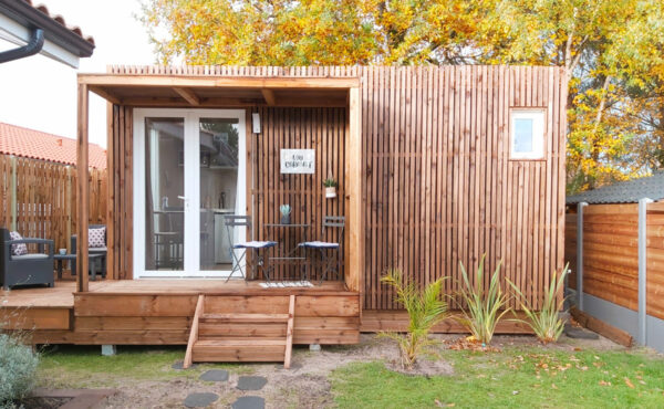 Studio de jardin Greenkub de 15 mètres carrés finition Plus : terrasse et pergola