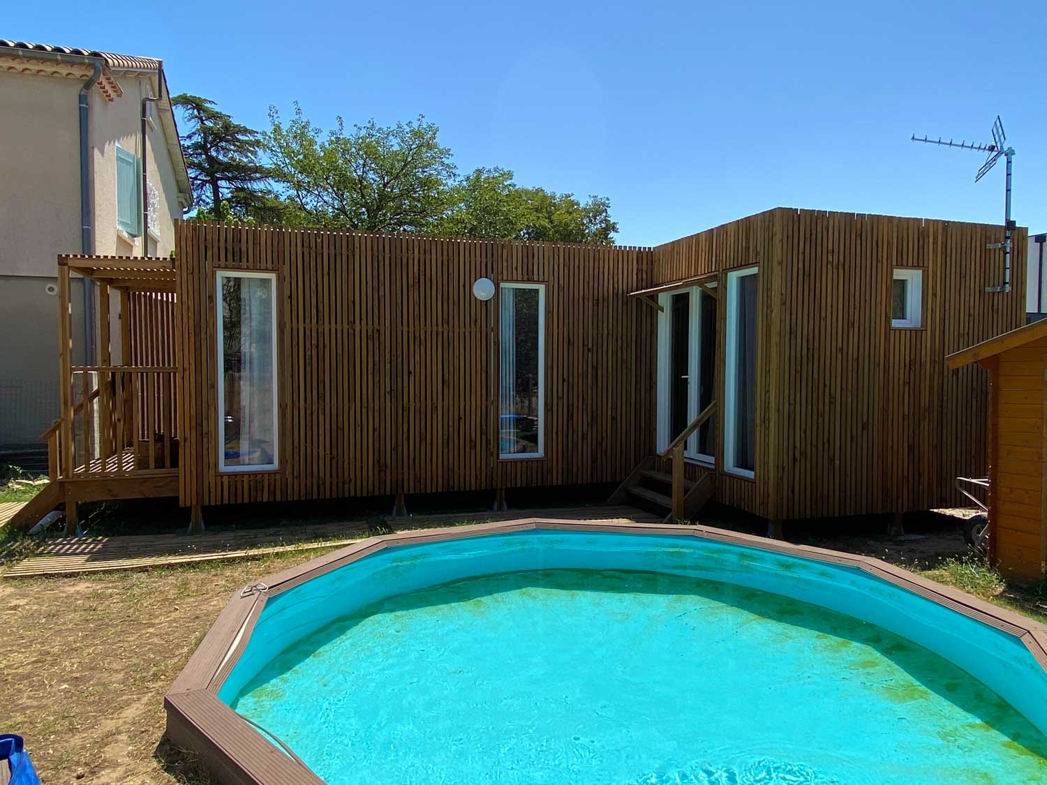 Studio de 30m2 de plain-pied au bord d'une piscine