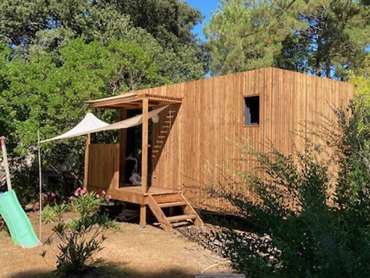 Studio de jardin en bois de 15 m2 aménagé en chambre d'amis