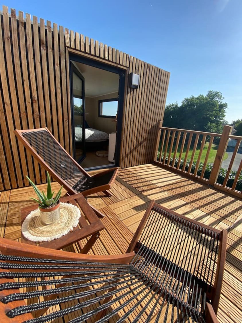 Terrasse d'un studio au soleil