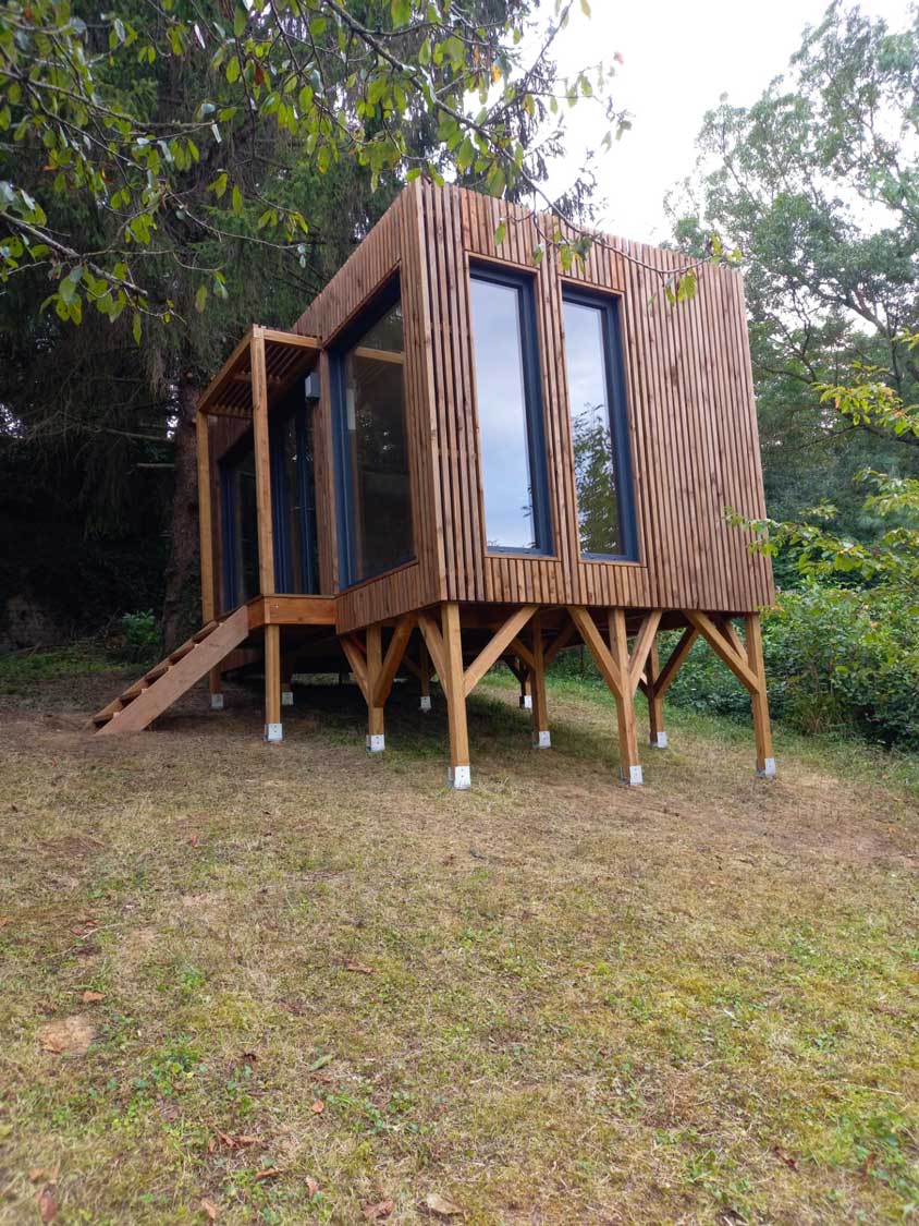 Bureau de jardin en surélévation sur pilotis