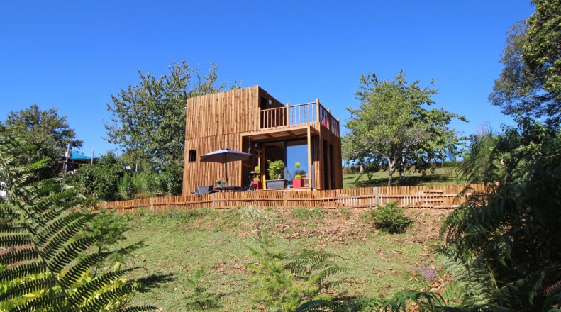 Studio de jardin en bois une une terrasse tropézienne