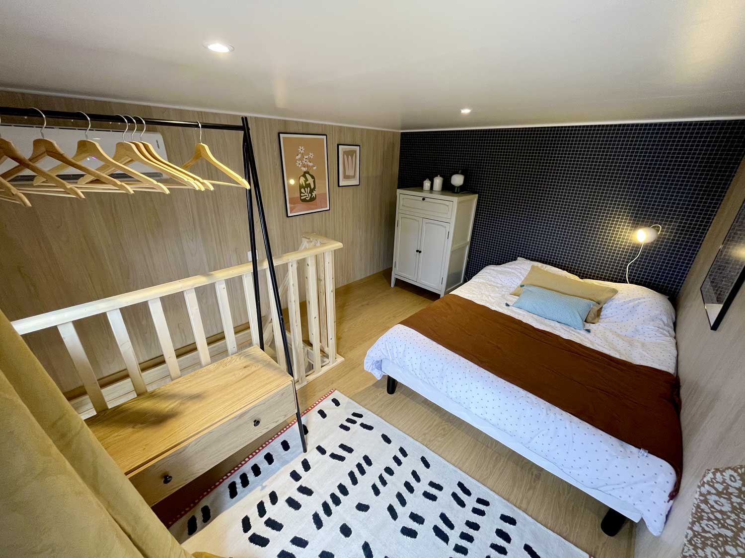Chambre aménagée sur une mezzanine