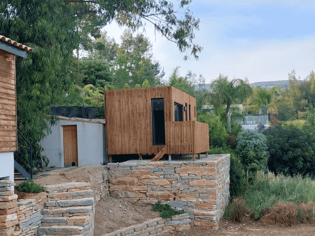 Studio de jardin en bois en hauteur