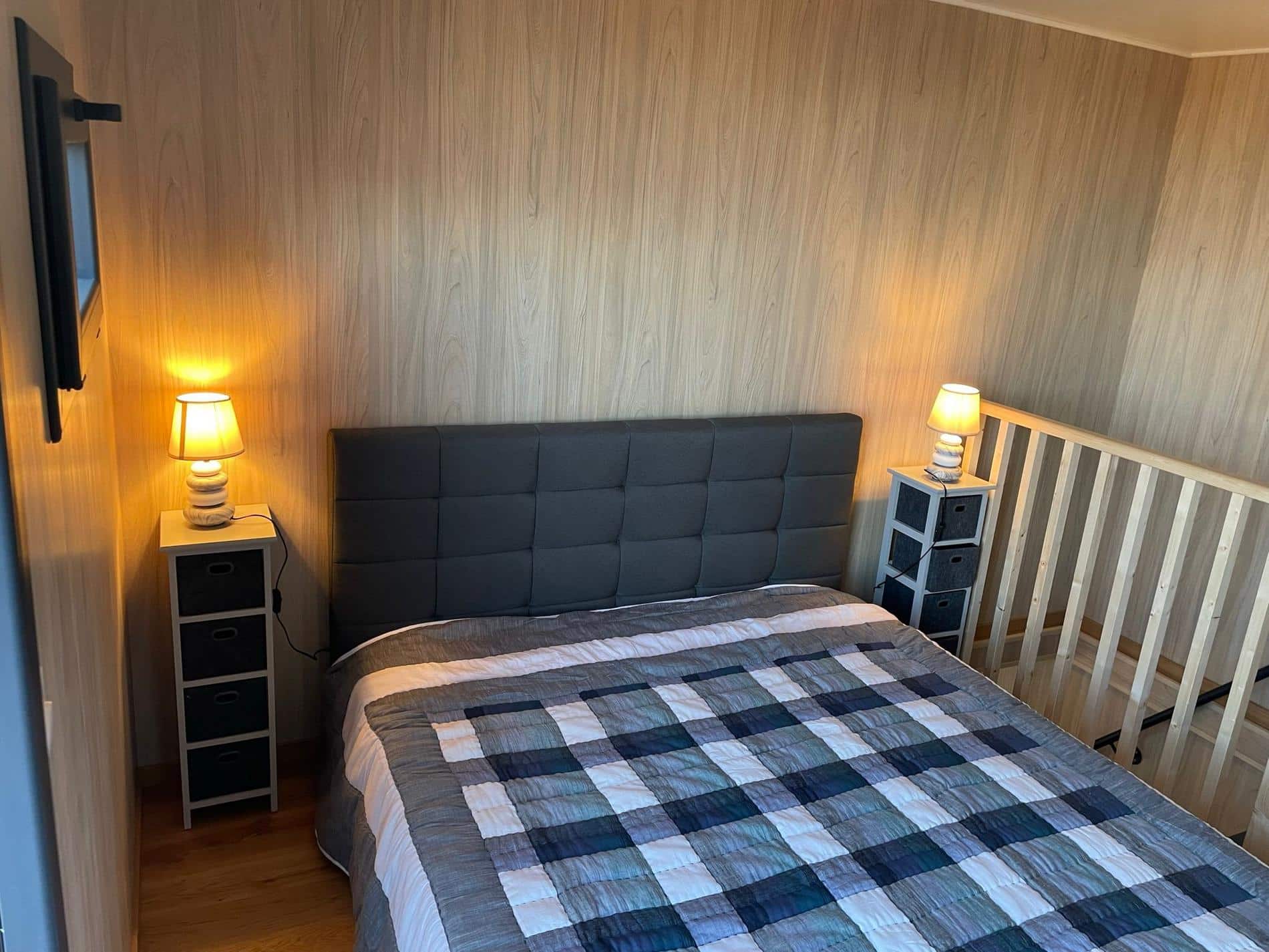 Chambre aménagée sur une mezzanine