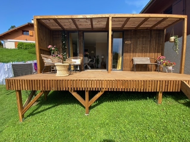 Studio de jardin aménagée avec une extension de terrasse