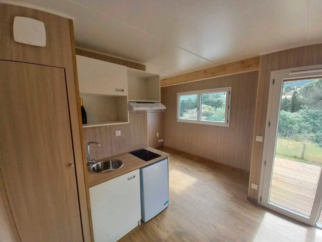 Intérieur vide d'un studio de 20m2