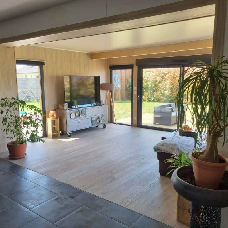 Vue intérieure d'une extension de maison en bois Greenkub