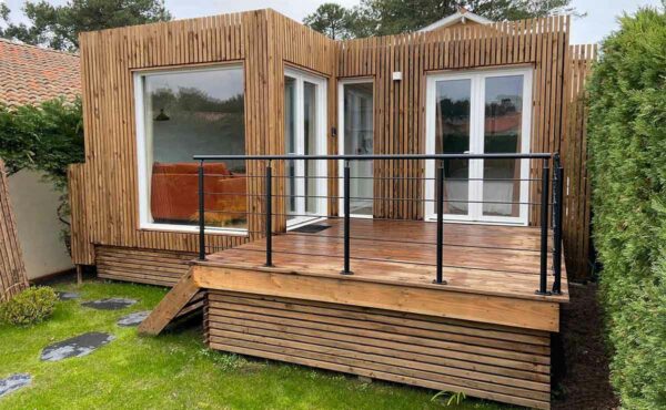 Un studio de jardin de plain-pied avec une terrasse
