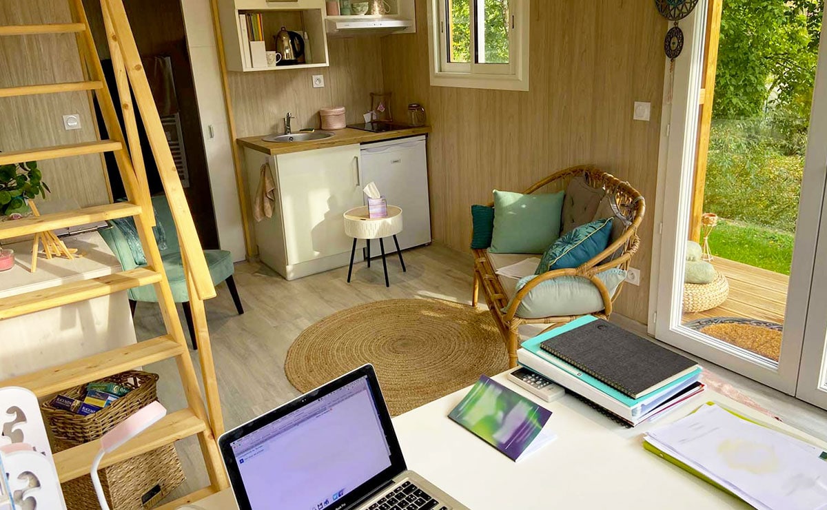 realisation-gk30m-int.jpg Aménagement intérieur d'un bureau de jardin avec mézzanine
