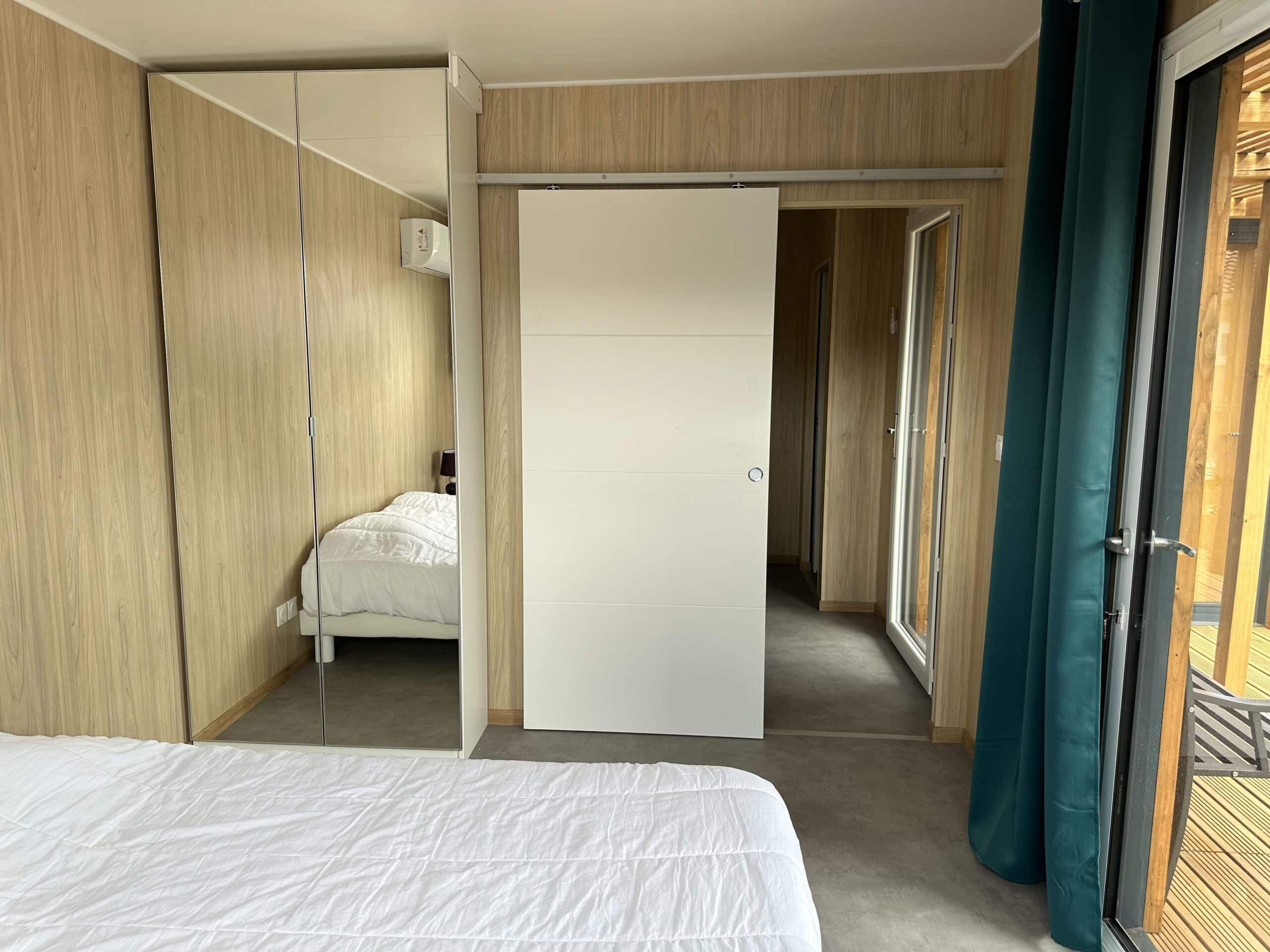 Chambre dans une maison de jardin