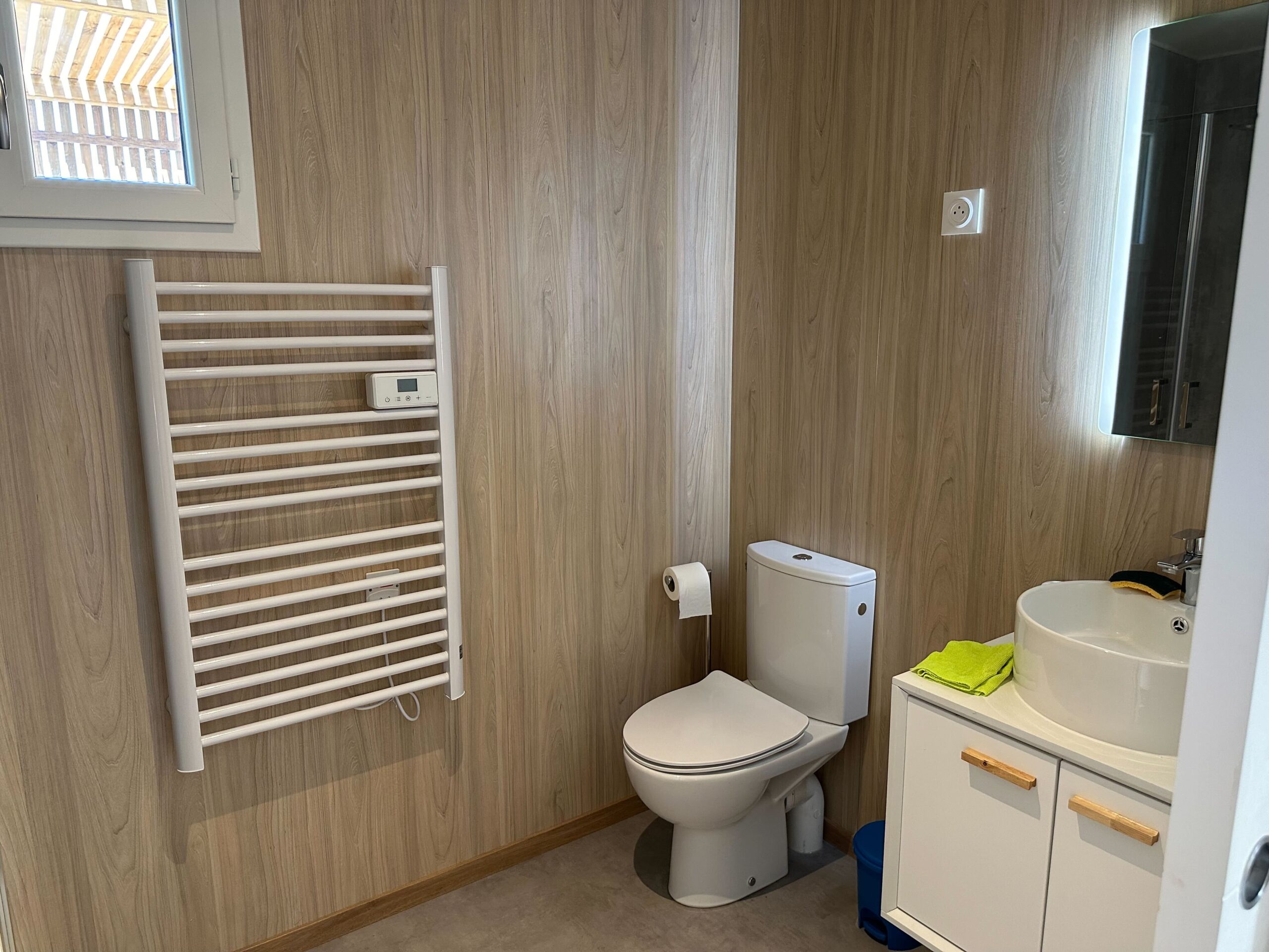 Salle de bain dans une maison de jardin